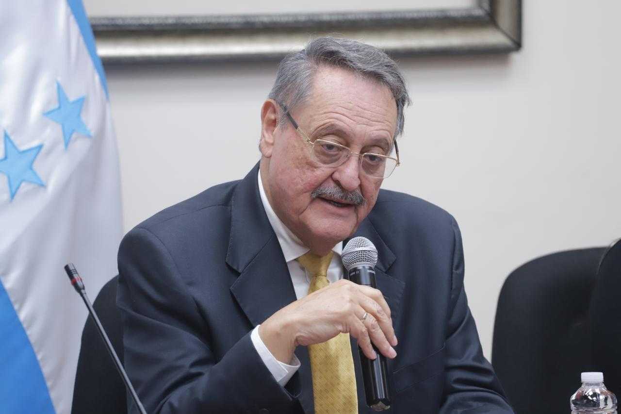 Ex fiscal general Edmundo Orellana felicita al CN por derogación del Decreto 116-2019